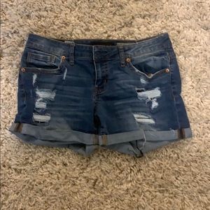 Medium wash Blue fitted jean shorts
